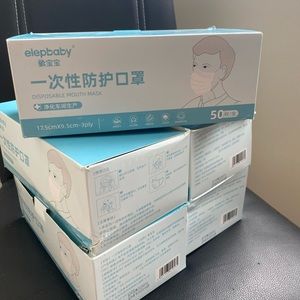 250 face masks 😷 ( 5 packs 50 masks in each)